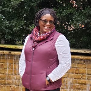 Meet your Posher, Dee